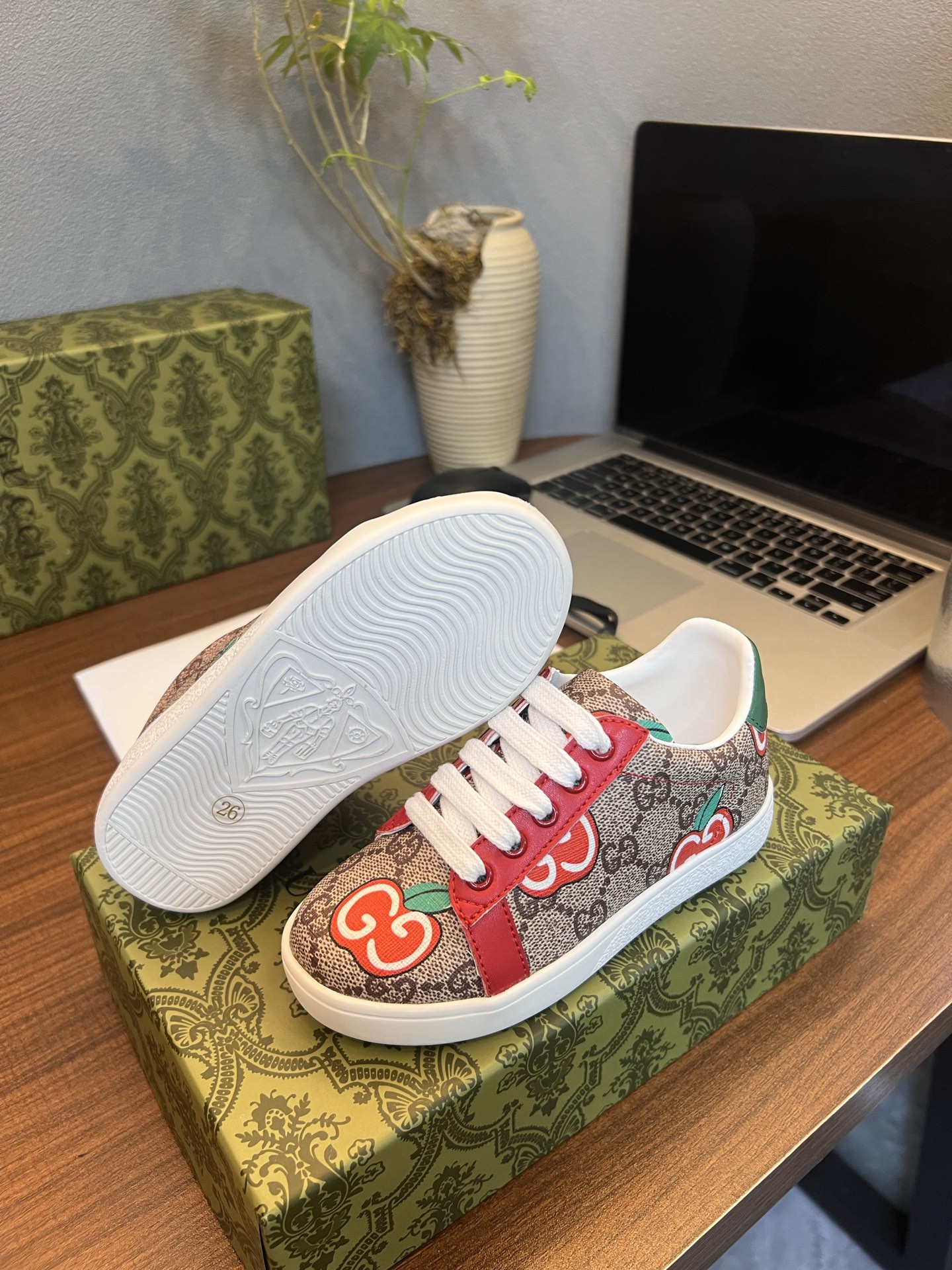 Children's shoes child